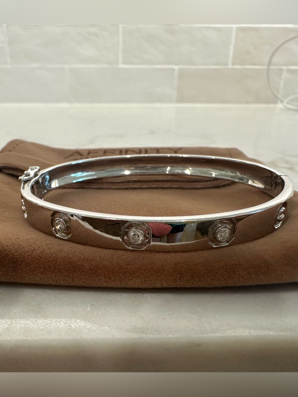 Affinity Diamonds  Silver Hinged Bangle Bracelet